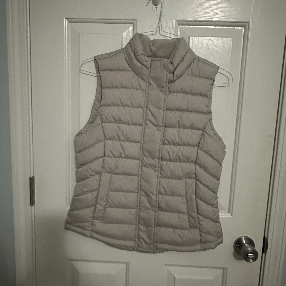 Gap Cream Puffy Vest - Size Small